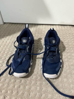 Basketball shoes