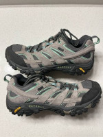 WOMEN'S HIKING SHOES