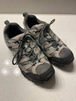 WOMEN'S HIKING SHOES
