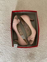 New American Eagle Women's Pink Shoes size 8.5