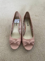 New American Eagle Women's Pink Shoes size 8.5