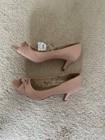 New American Eagle Women's Pink Shoes size 8.5