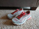 Misses Asics GT-1000 tennis shoes - size 9 1/2