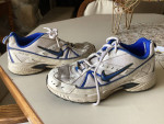 Woman’s Nike Jogging Shoes Sz 5