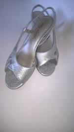 Womens shoes 7W silver sandals Easy Street like new condition