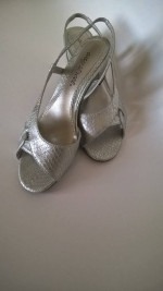 Womens shoes 7W silver sandals Easy Street like new condition