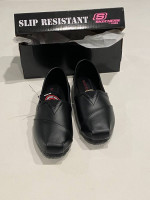 BRAND NEW in BOX - Skechers Kincaid Shoes size 8