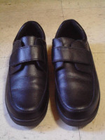 WALKING SHOES