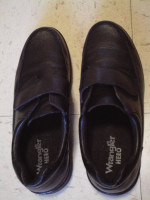WALKING SHOES