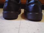 WALKING SHOES