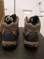 New Men's 8.5 Hiking Shoes