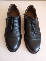 Men's size 10.5 Black Durasoft dress shoes