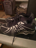 2PAIRS SNEAKERS & 1 PAIR DRESS SHOES   SIZE 7 1/2 - 8