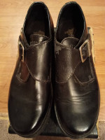 Sketchers - black leather buckle up shoes