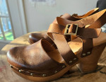 Cute size 6 Korks brand High Heel shoes