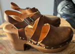 Cute size 6 Korks brand High Heel shoes