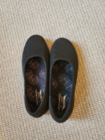 Sketchers Shoes