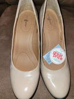 NEW beige shoes - size 10
