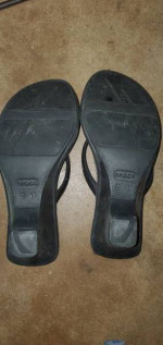 📸2 pair of Clarks slip on sandals shoes