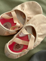 MDM ballet shoes, new, size 6w