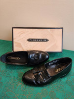 Florshiem Shoes mens size 8.5 black in Very Good Clean Condition