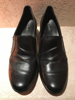 Lady's dress shoes, black, size 9.5N, Clarks brand