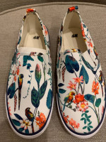 H&M Tropical Macaw Slip On Shoes Size 3 New