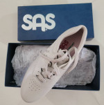 SAS Womens shoes - Brand New - 9 1/2 M - Color=Bone
