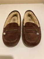 UGG’s Moccasins Shoes Slippers Size 8 Women, Brown