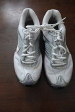 Used Nike Shox Livestrong Women’s Running Shoes Size 8 Gray/Pink/White