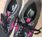 Brooks ghost 14 womens shoes. ( Size 8.5 ) Black & pink. New!