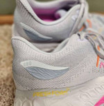 New Balance shoes fresh foam 880. Pink white. Size 9. New!