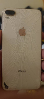 Iphone 8 plus 256GB - glass shattered but it works - Unlocked