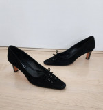 Gorgeous Italian classic black suede leather small heels shoes