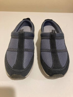 New Women Easy Spirit Clogs / Shoes size 8.5 W