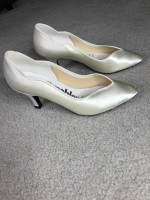 Women’s white wedding or formal shoes, dyeable, Size 6.5