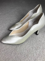 Women’s white wedding or formal shoes, dyeable, Size 6.5