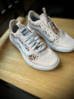 Snazzy Womens Shoes (size 7)