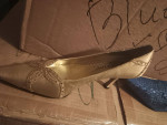 Women's shoes