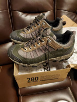 (New) Men's Oboz size 9 hiking shoes