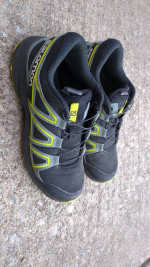Salomon size 5 running shoes