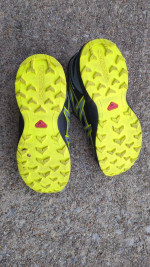 Salomon size 5 running shoes