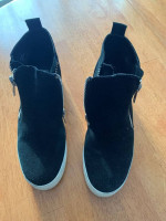 Steve Madden Wedgie Black Shoes Size 6.5