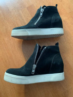 Steve Madden Wedgie Black Shoes Size 6.5