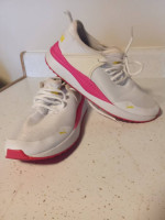 Lady's Puma tennis shoes