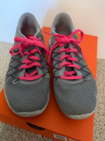 Girls Youth Nike Flex Fury 2 Sports Shoes Size 5Y in Wolf Grey