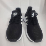 Black women's Asics tennis shoes size 5.5