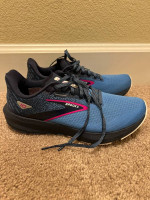 Women’s Size 8 Brooks Launch 10 Running Shoes