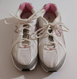 Ladies 8D New Balance Shoes $15 cash