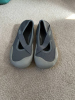 Keen Gray Roatan Water Shoes - Size 8 Womens